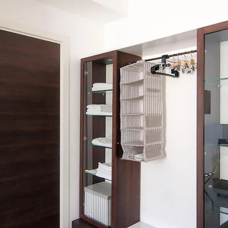 Ng - Downtown Apartment *