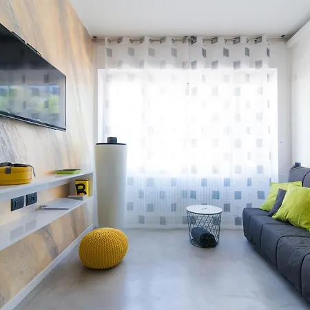 Ng - Downtown Apartment