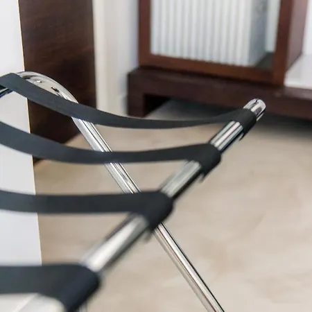 Daire Ng - Downtown Como